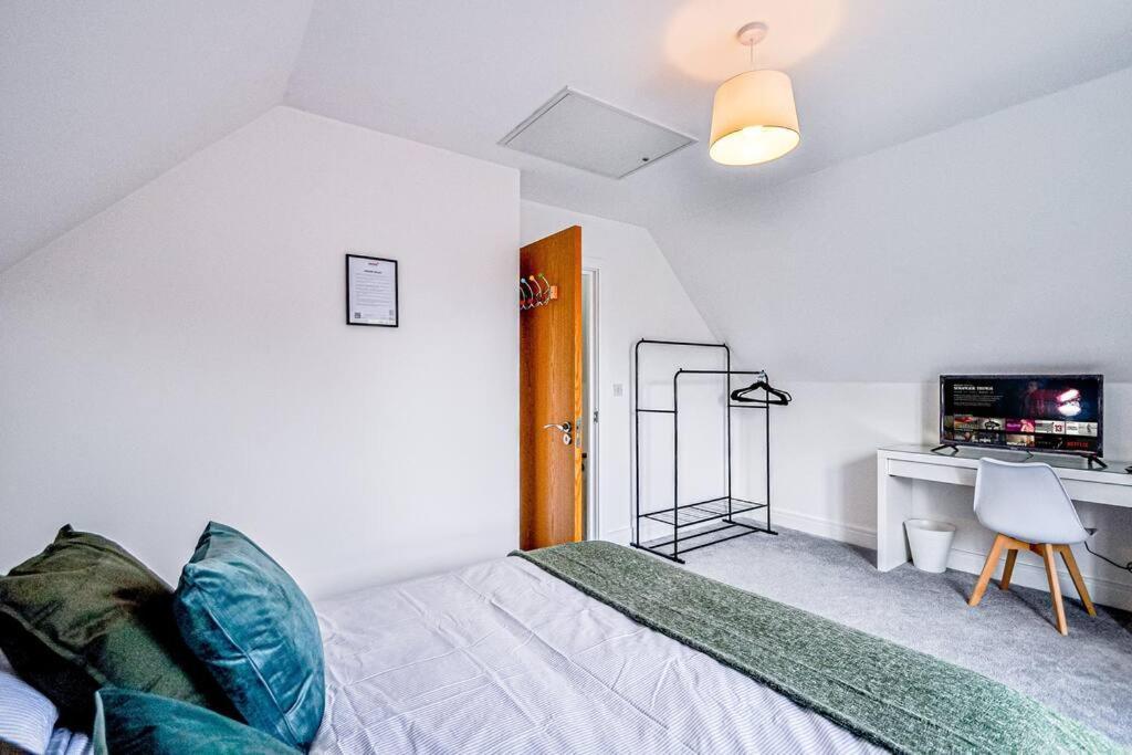 Entire House Sleeps 8 Near The River Thames Maidenhead Exterior photo